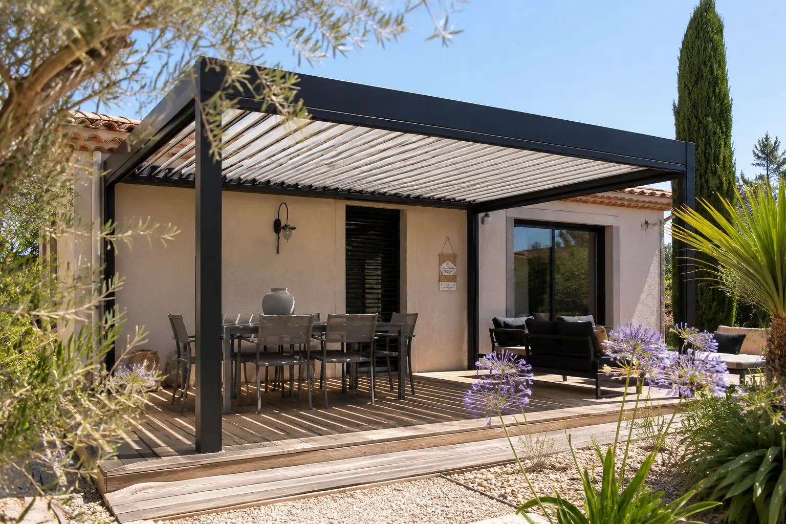 Pergola bioclimatique sur terrasse